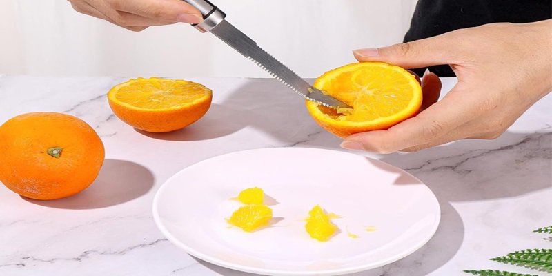 Cuchillo para toronjas,  para lograr cortes perfectos con cada uso.