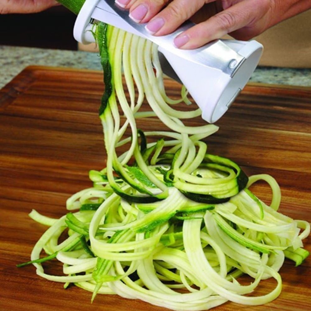 Espiralizador manual Veggetti que corta verduras como calabacines, zanahorias y más en espirales perfectas para ensaladas y platos creativos.