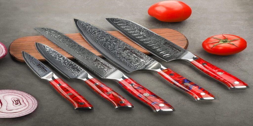 Varios cuchillos de cocina de diferentes tamaños y estilos, dispuestos sobre una superficie de madera, mostrando sus hojas afiladas y mangos ergonómicos.